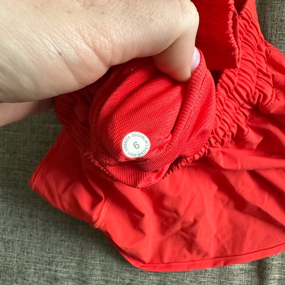 Lululemon hotty hot LR 2.5” shorts - Picture 3 of 3